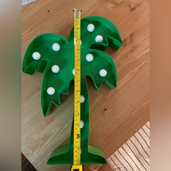 Palm Tree Metal LED Sign - Picture 4 of 5